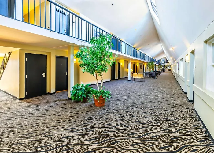 Quality Inn & Suites Garden Of The Gulf