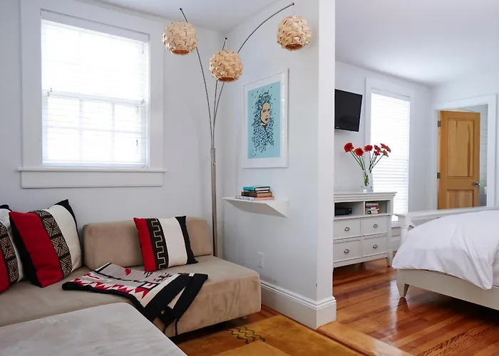 Seven Resort Style Inn Near Beach Shelter Island Heights