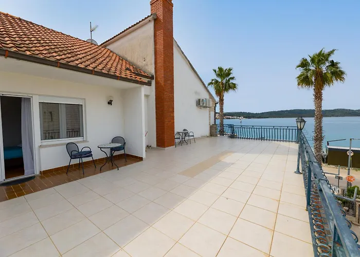 Villa Okruk-10 Meters Away From The Beach