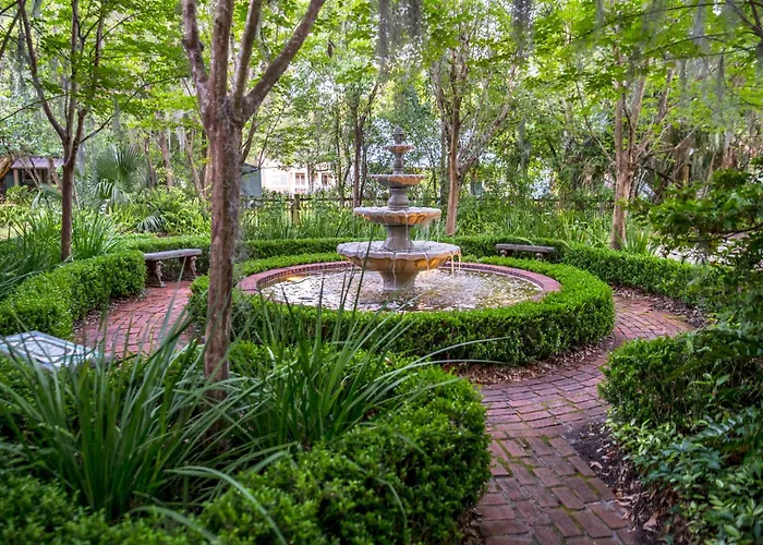 Magnolia Plantation & Cottages
