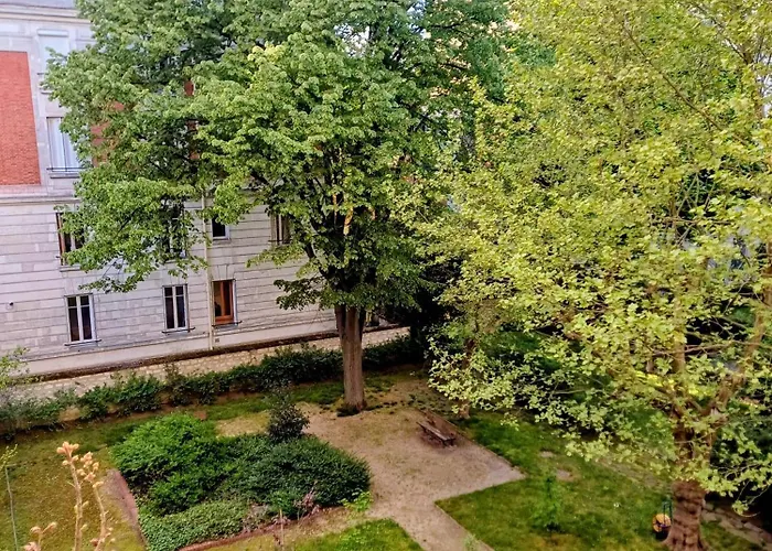 Bed and Breakfast Le Jardin D'Alex à Neuilly-sur-Seine