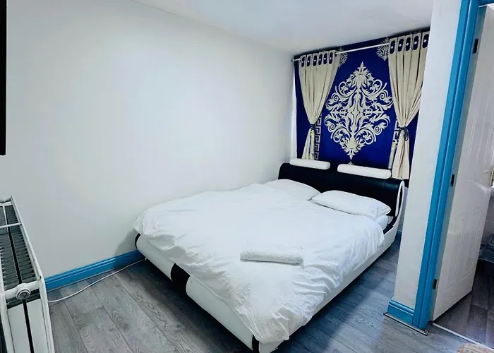 Oyo Unique Private Rooms - Bolton Central, Free Parking
