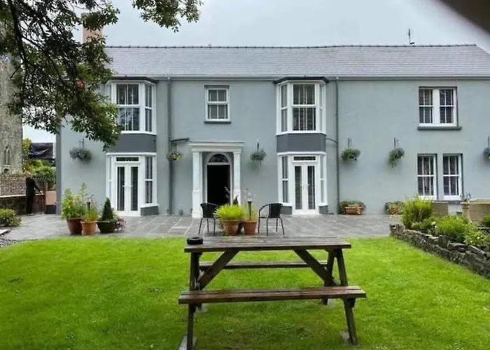 Oyo Lamphey Hall