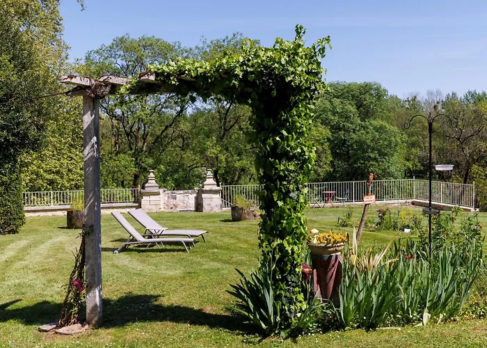 Domaine De Seugnac Bed and Breakfast Pons