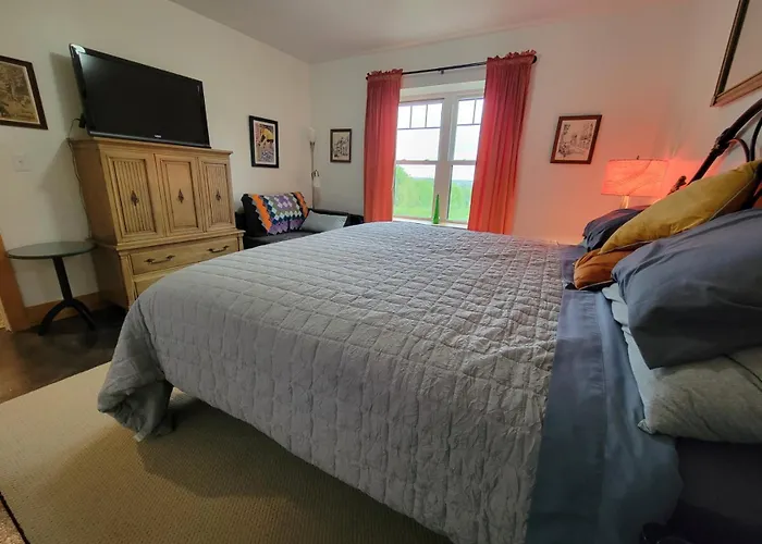 Firefly Creek Lodge Livonia