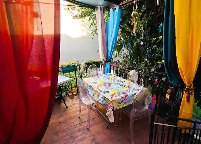 Chez Nine, chambre indépendante avec terrasse Sénas
