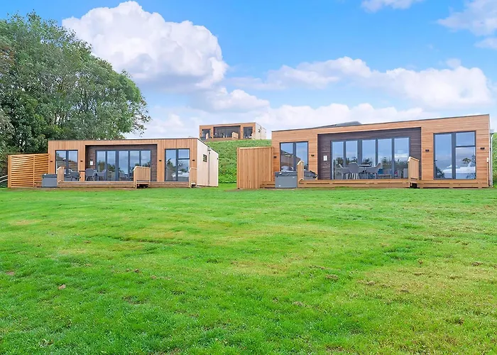 Swanborough Lakes Luxury Lodges