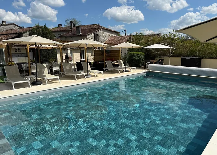 Gîte NATURISTE Le Jardin Des Hirondelles Blanzaguet-Saint-Cybard