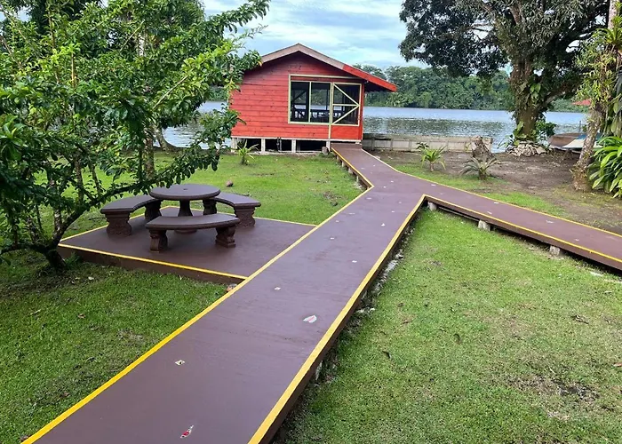 Cabinas Tortuguero Sports Fishing