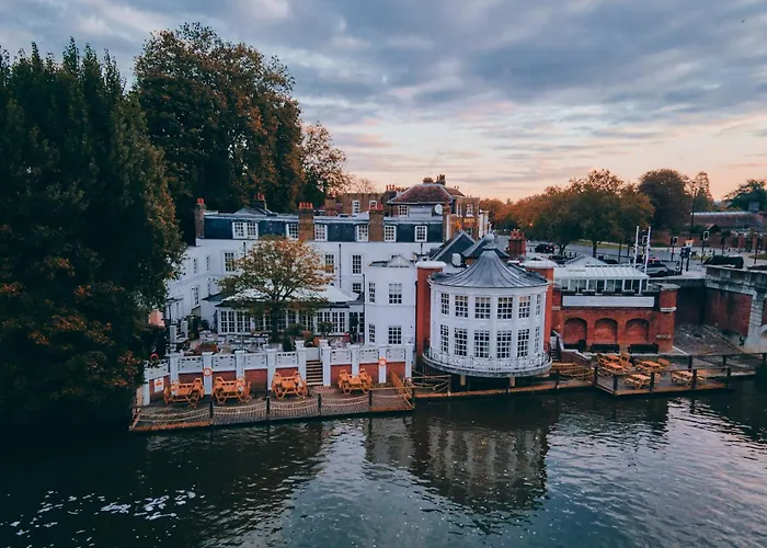 The Mitre, Hampton Court