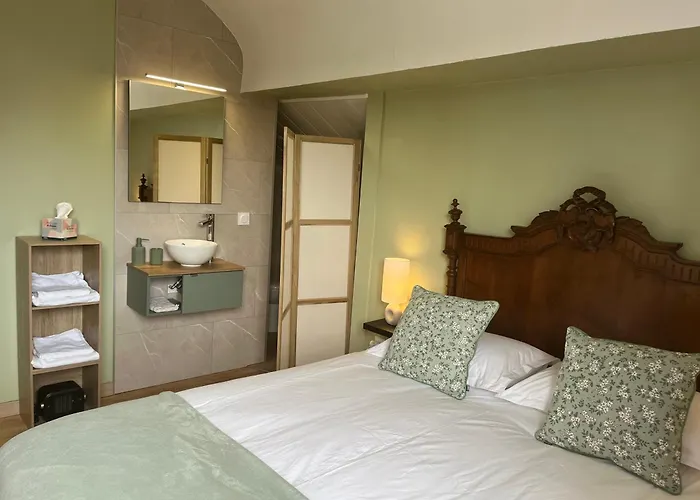 Bed and Breakfast L Hirondelle du printemps 2 à Erondelle