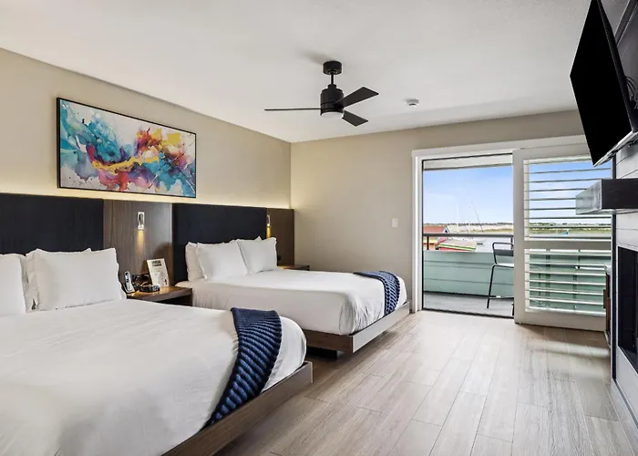 456 Embarcadero Inn & Suites