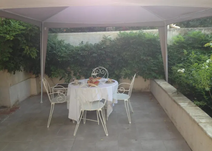 Chez Fleur Bed and Breakfast Avignon