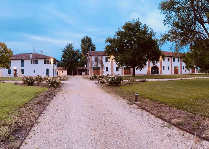 Agriturismo con piscina immerso nella natura La Bisa Trecenta
