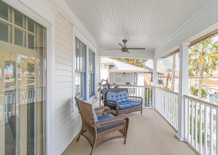 Hemingway House Bed And Breakfast (Adults Only)