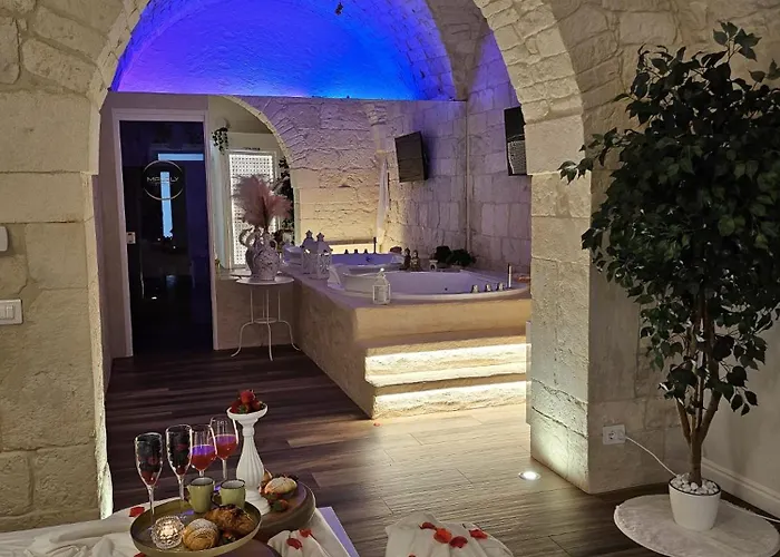Romantic Suite With Private Jacuzzi Malely Suite Martina Franca