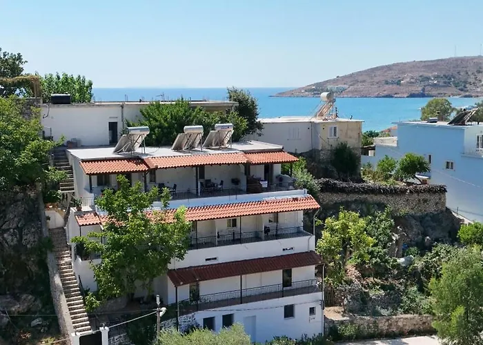 On The Rocks Bed & Breakfast Qeparo