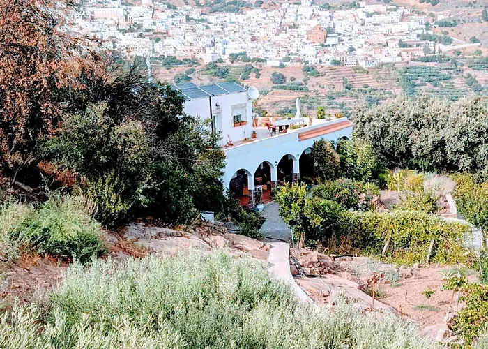 Casa rural para 4 personas, 2 dormitorios y terraza sombreada - El Cortijo Escondido, La Uva