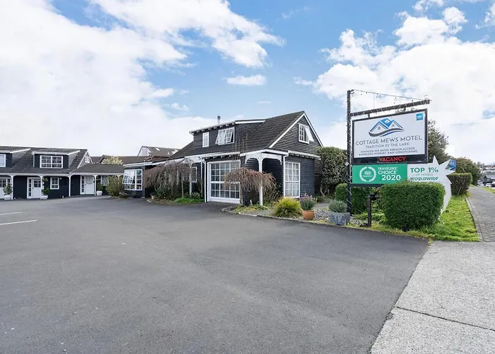 Cottage Mews Motel