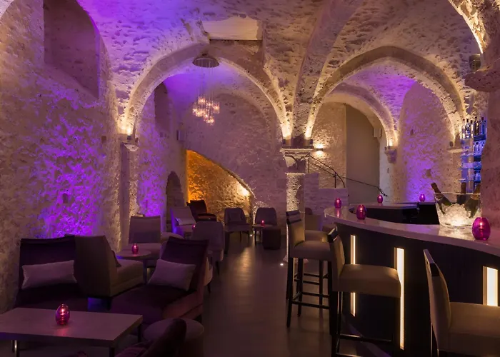 Hôtel Aux Vieux Remparts, The Originals Relais