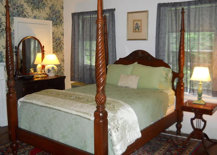 Centennial House Bed And Breakfast Northfield