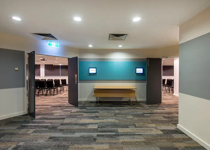 Oaks Perth Hotel