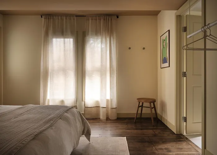 Pinot Boutique Hotel Sutton