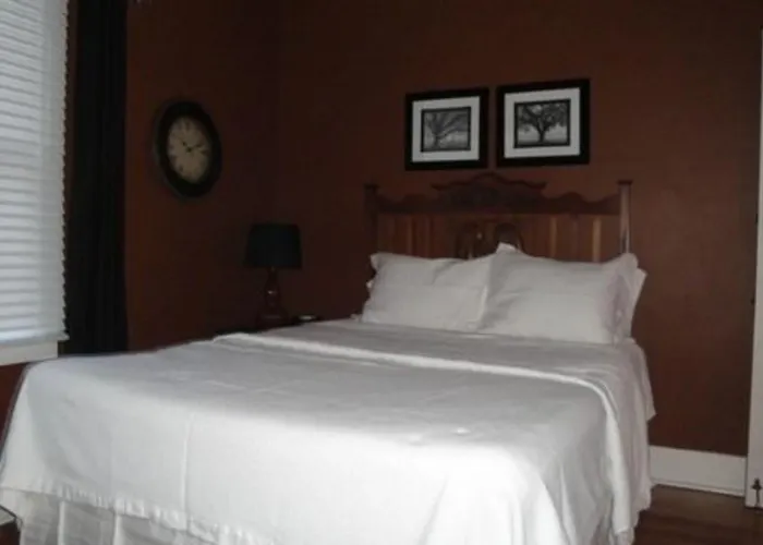 Cinnamon Bear Creekside Inn Sonoma
