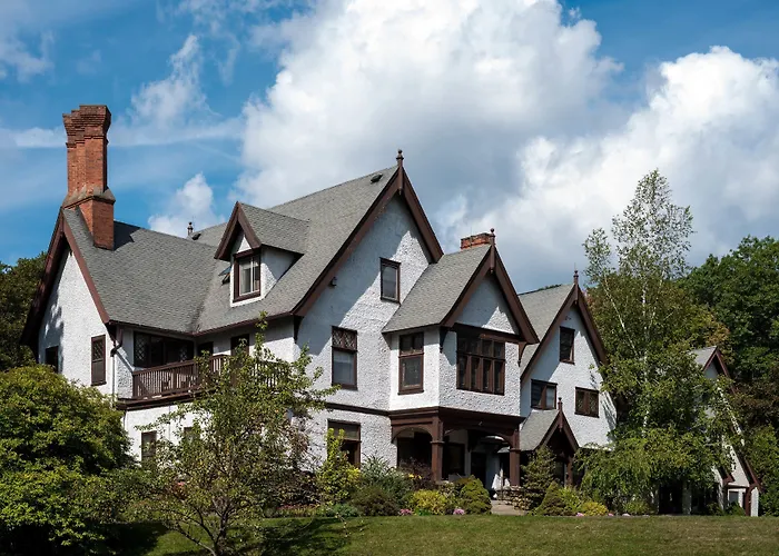 Manor House Inn (Adults Only)