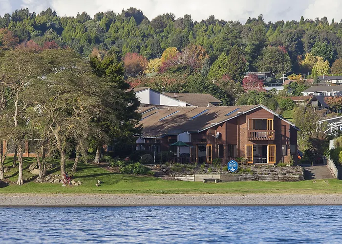 Cascades Lakefront Motel