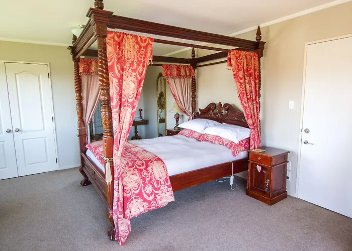 Tudor Manor Bed & Breakfast Paraparaumu