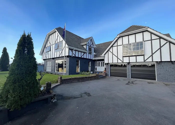 Tudor Manor Bed & Breakfast