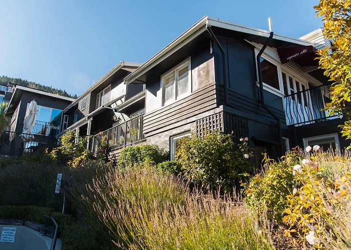 Queenstown House Bed & Breakfast And Apartments