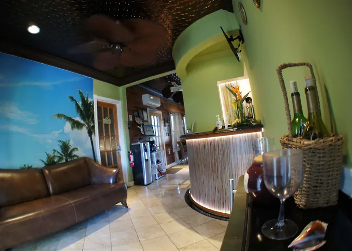 Seascape Tropical Inn (Adults Only)