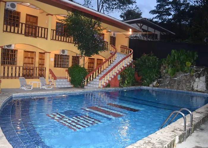 Hotel Tres Banderas