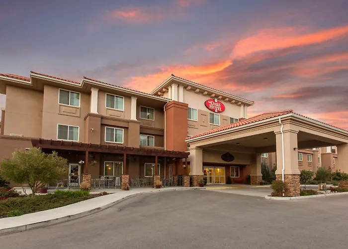 The Oaks Hotel & Suites