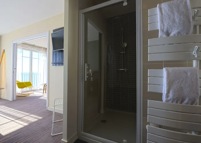 Les Flots - Hôtel et Restaurant face à l'océan - Châtelaillon-Plage