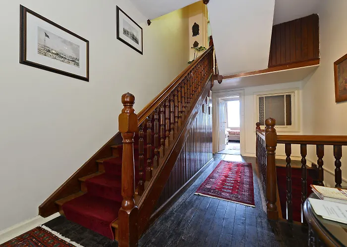 Edinburgh Gallery Bed & Breakfast Hobart
