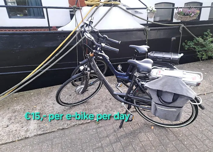 B&B Teddy Prachtig authentiek woonschip uit 1912, 15 minuten van Amsterdam