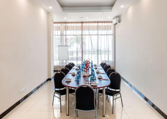 Tanoa International Dateline Hotel