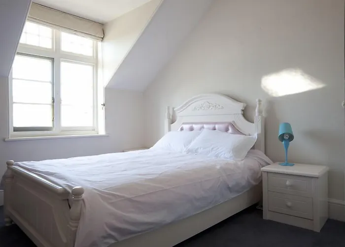 Lowena Cafe And Accommodation Hobart