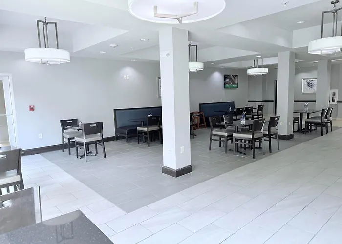 Holiday Inn Express & Suites Bonham By Ihg