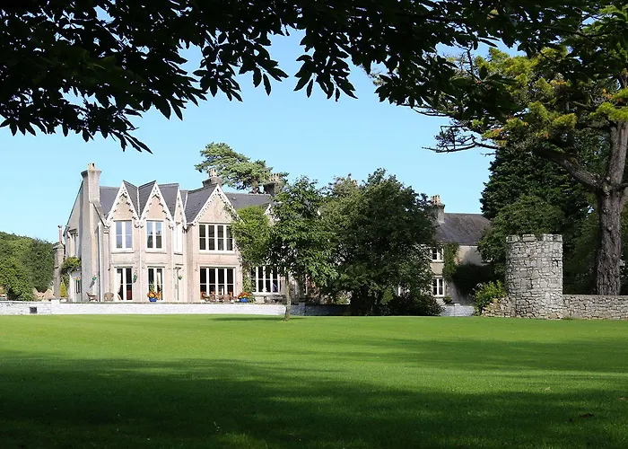 Parc-Le-Breos House