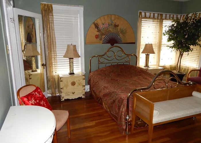 Chateau Sur Mer Bed & Breakfast