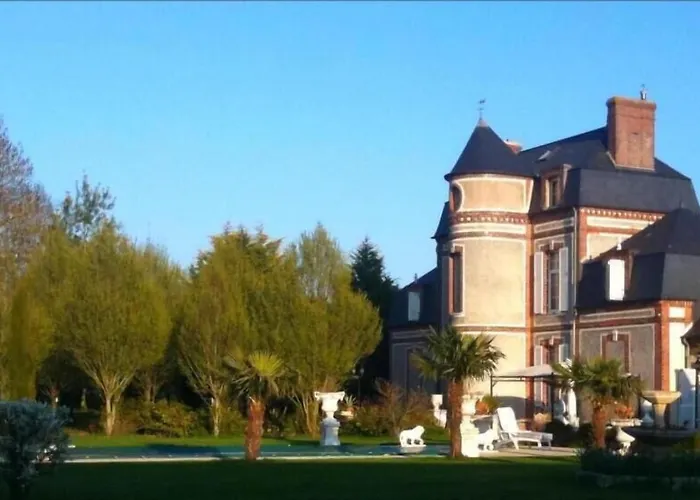Chateau du Mesnil La Vieille-Lyre