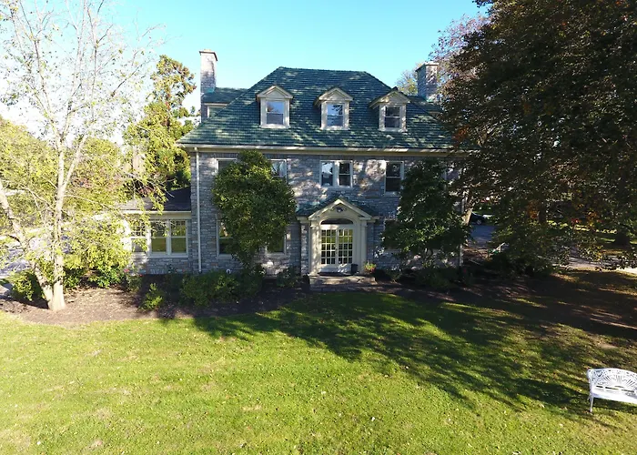 The Manor On Front