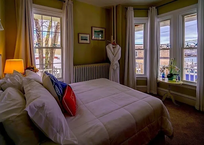 Captain Sawyer'S Bed And Breakfast Boothbay Harbor