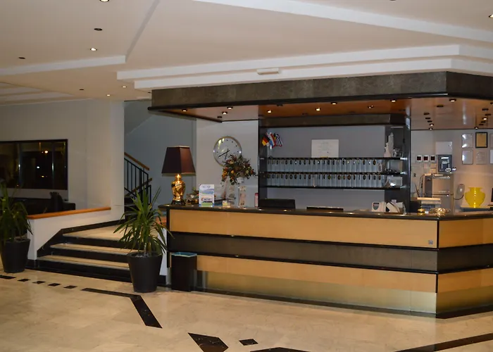Canadian Hotel