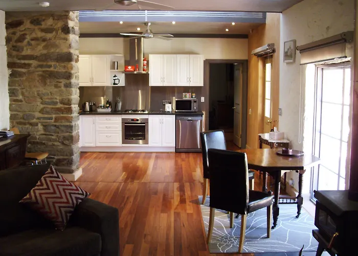 1860 Wine Country Cottages