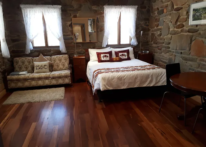 1860 Wine Country Cottages